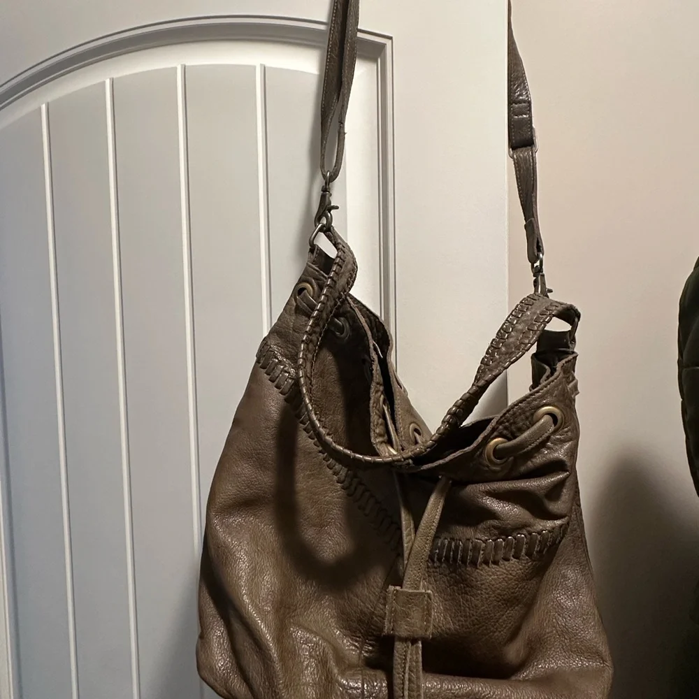 Day & Mood Stylish Olive Green and Dusty Rose Leather Handbags - Picture 2 of 16